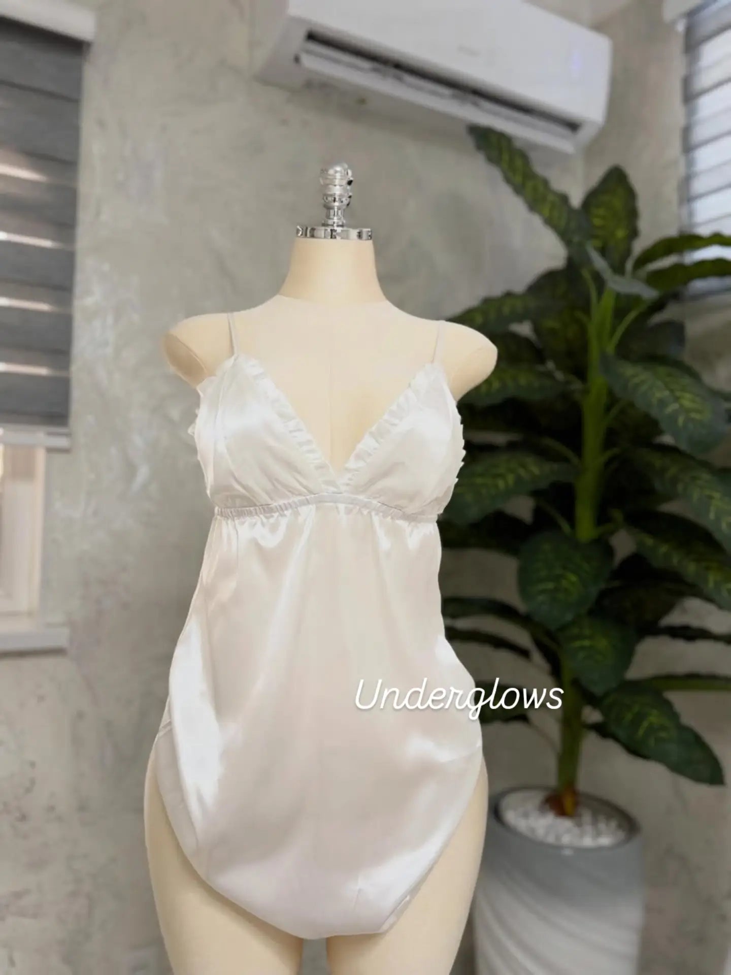 2-Piece Bridal Satin Sleepwear Set with Feather Sleeves